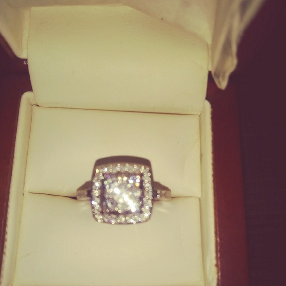 Ring - Picture 5 of 8